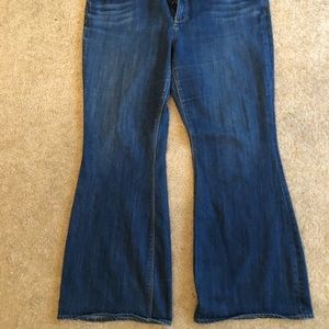 Super wide bell bottom jeans Seven7 brand